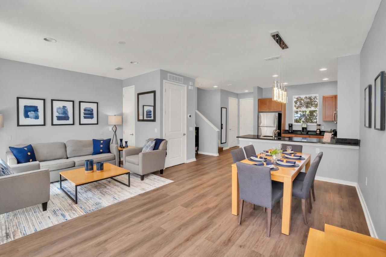 Upscale 2Br Lakefront Townhome - Private Hot Tub! Orlando Exteriér fotografie